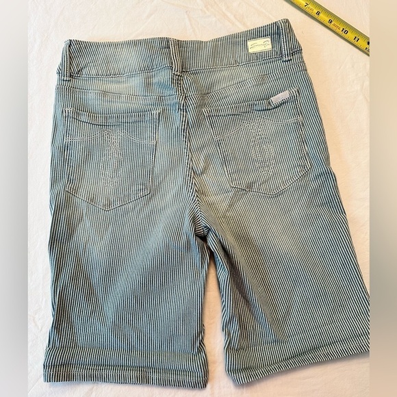 🎉Women’s Seven7 Bermuda Shorts Size 8 Pinstripes Denim NWT - Picture 6 of 9